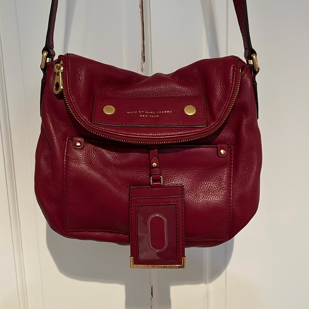 Beautiful red Mark Jacobs Crossbody satchel. Excellent condition.